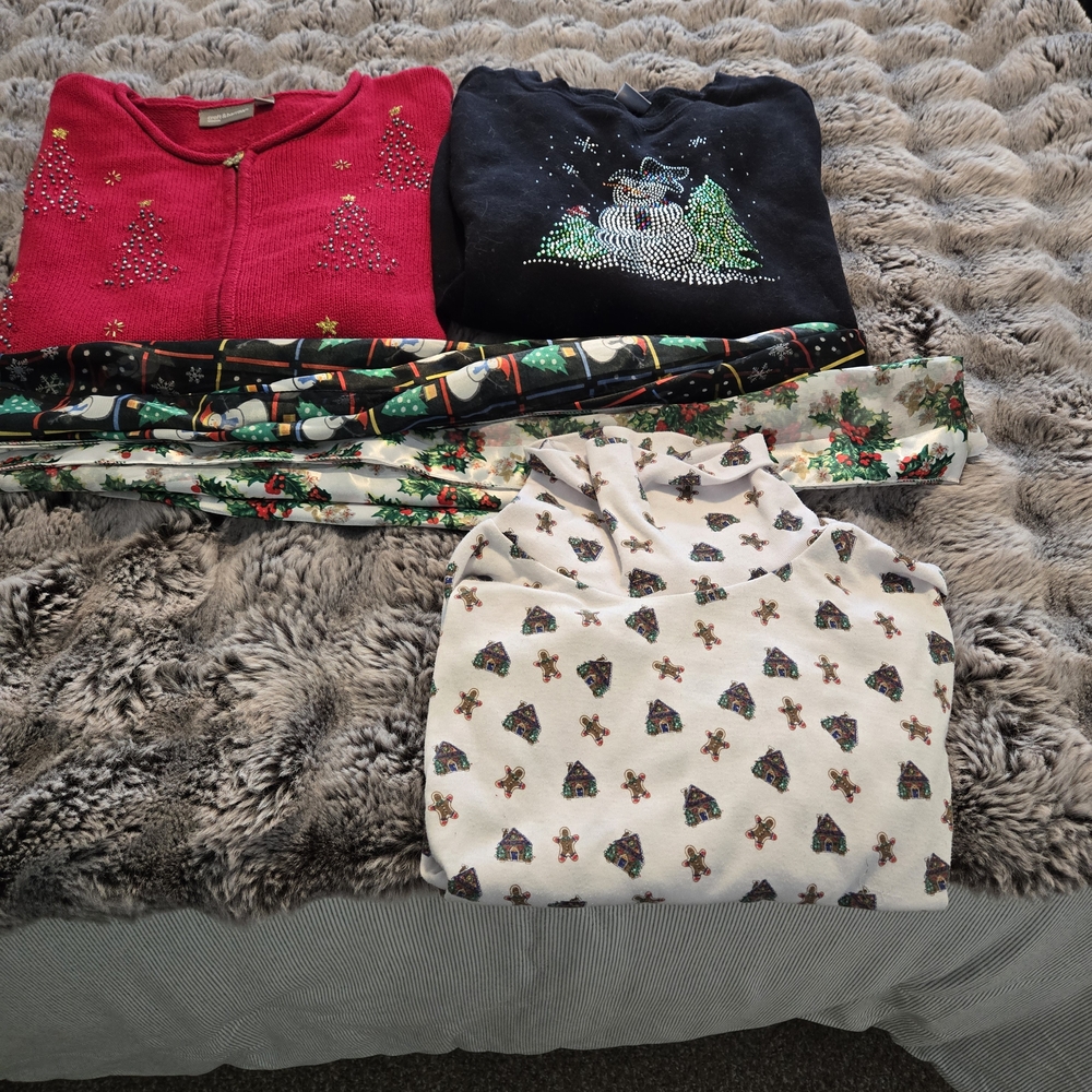 Croft & Barrow Women's Sweaters - Red, Black, White